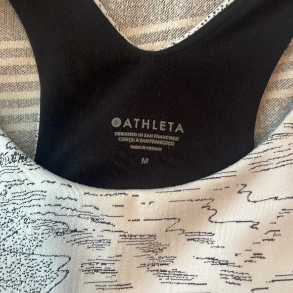 Athleta Conscious Crop - Picture 2 of 2